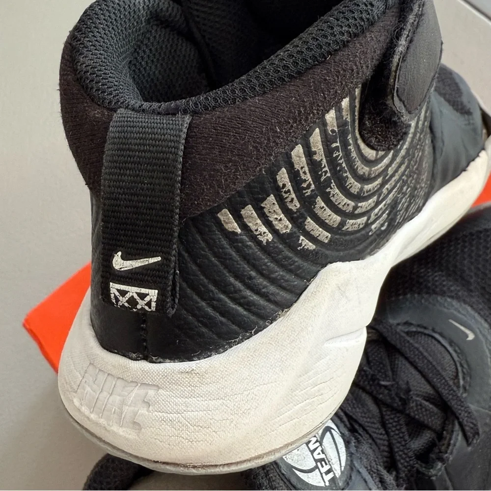 Nike Youth Hustle D9 Basketball Shoes | Velcro No Lacing | Black/Silver/White